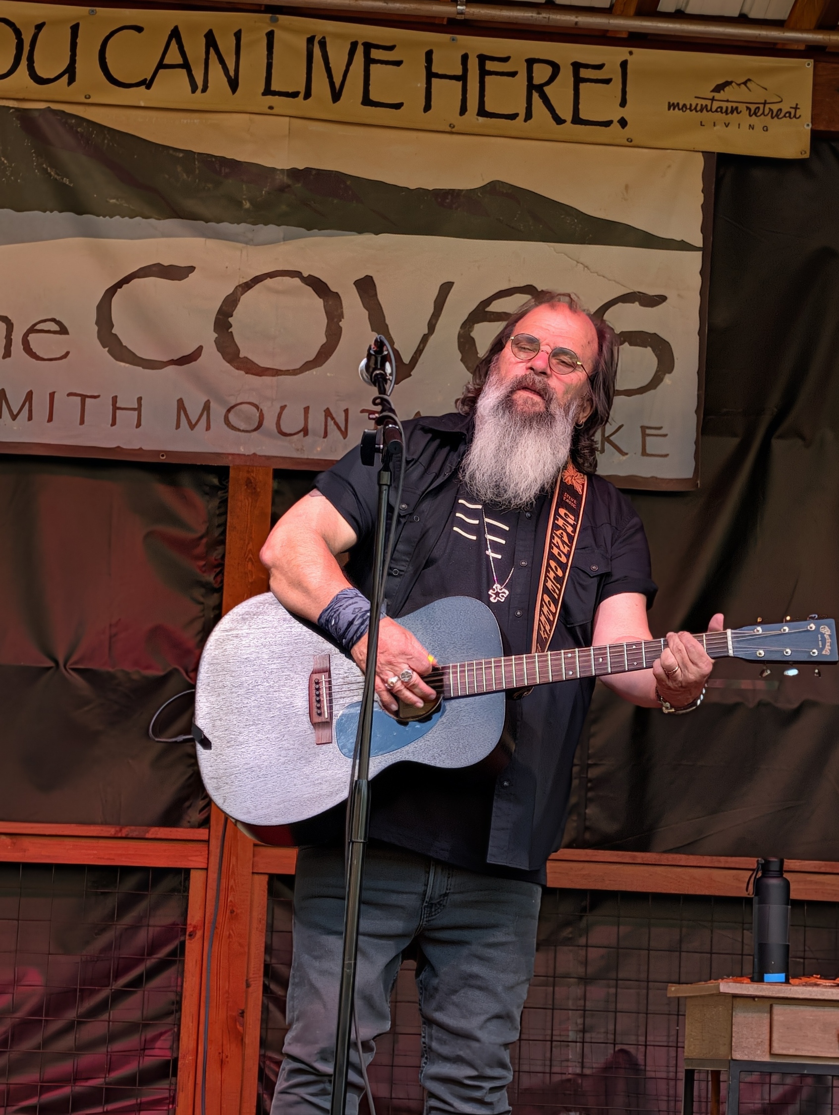 SteveEarle2026-06-19TheCovesAmphitheaterUnionHallVA (2).jpg